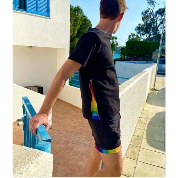 Pride Bunny Black Side Zip Rainbow Reveal T-Shirt sz L LGBTQ NWT - Picture 2 of 8